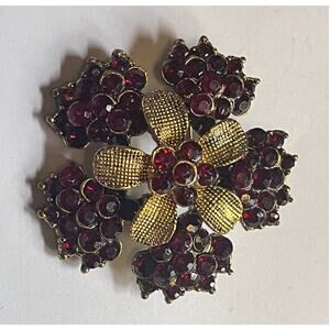 Vintage Victorian Style Red Garnet Glass Rhinestone Gold Tone Brooch